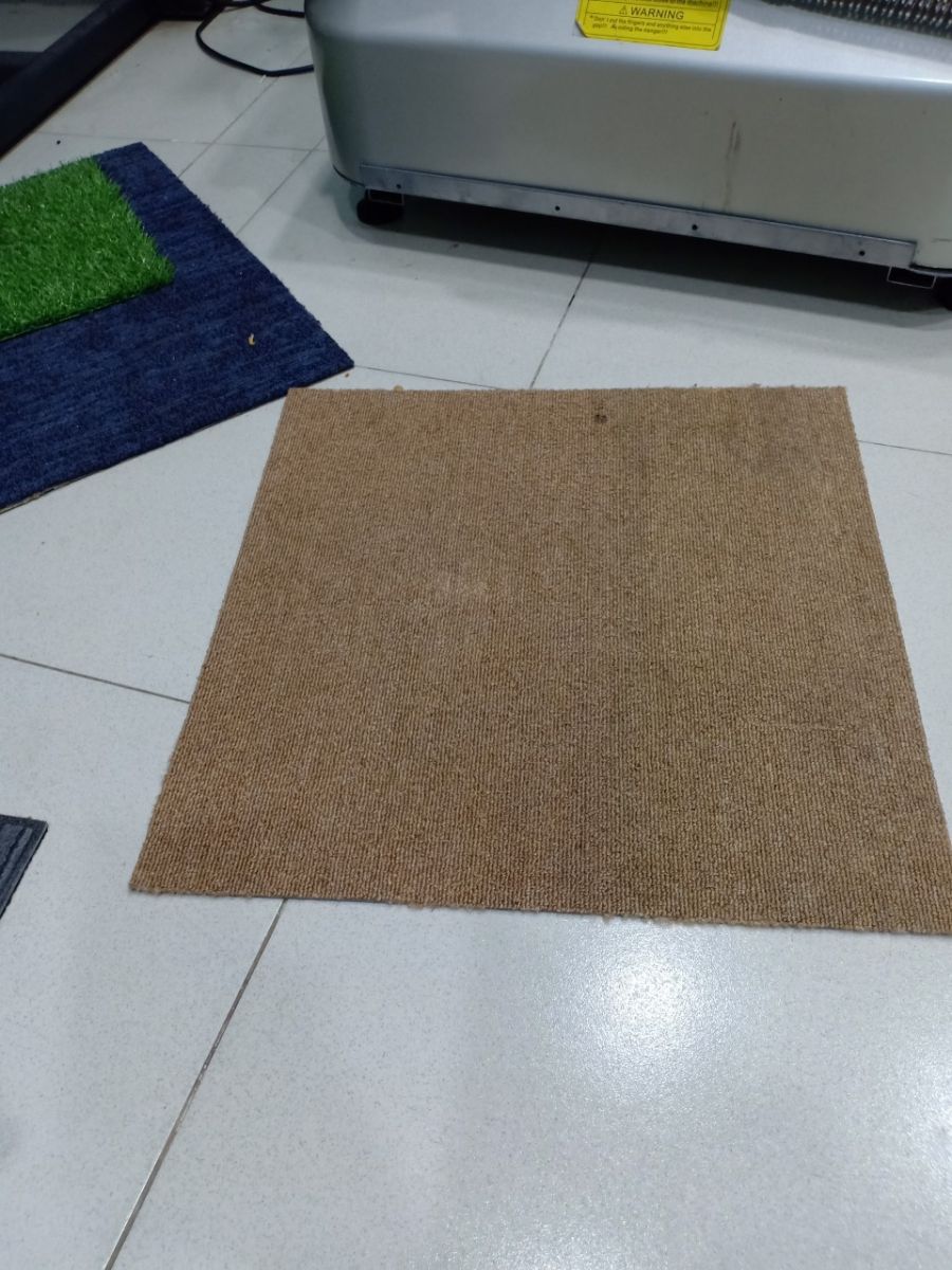 Thảm trải sàn cũ văn phòng