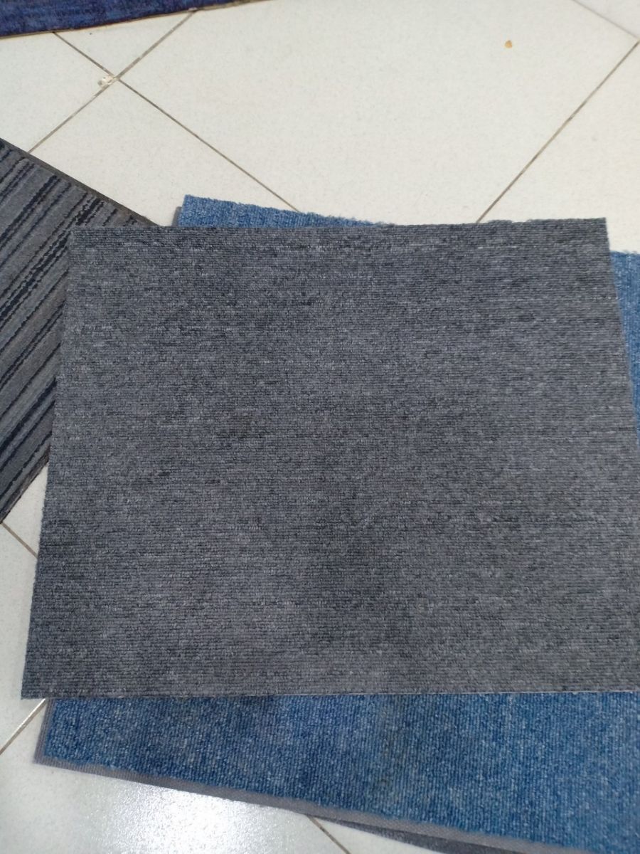 Thảm trải sàn cũ văn phòng