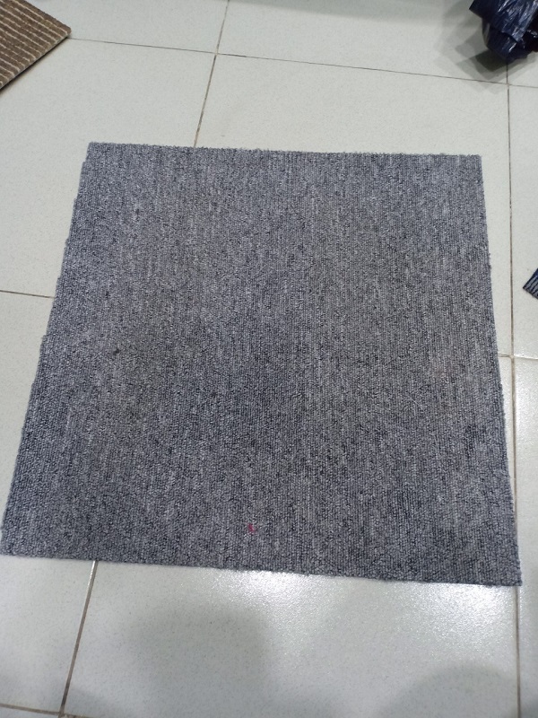 Thảm trải sàn cũ