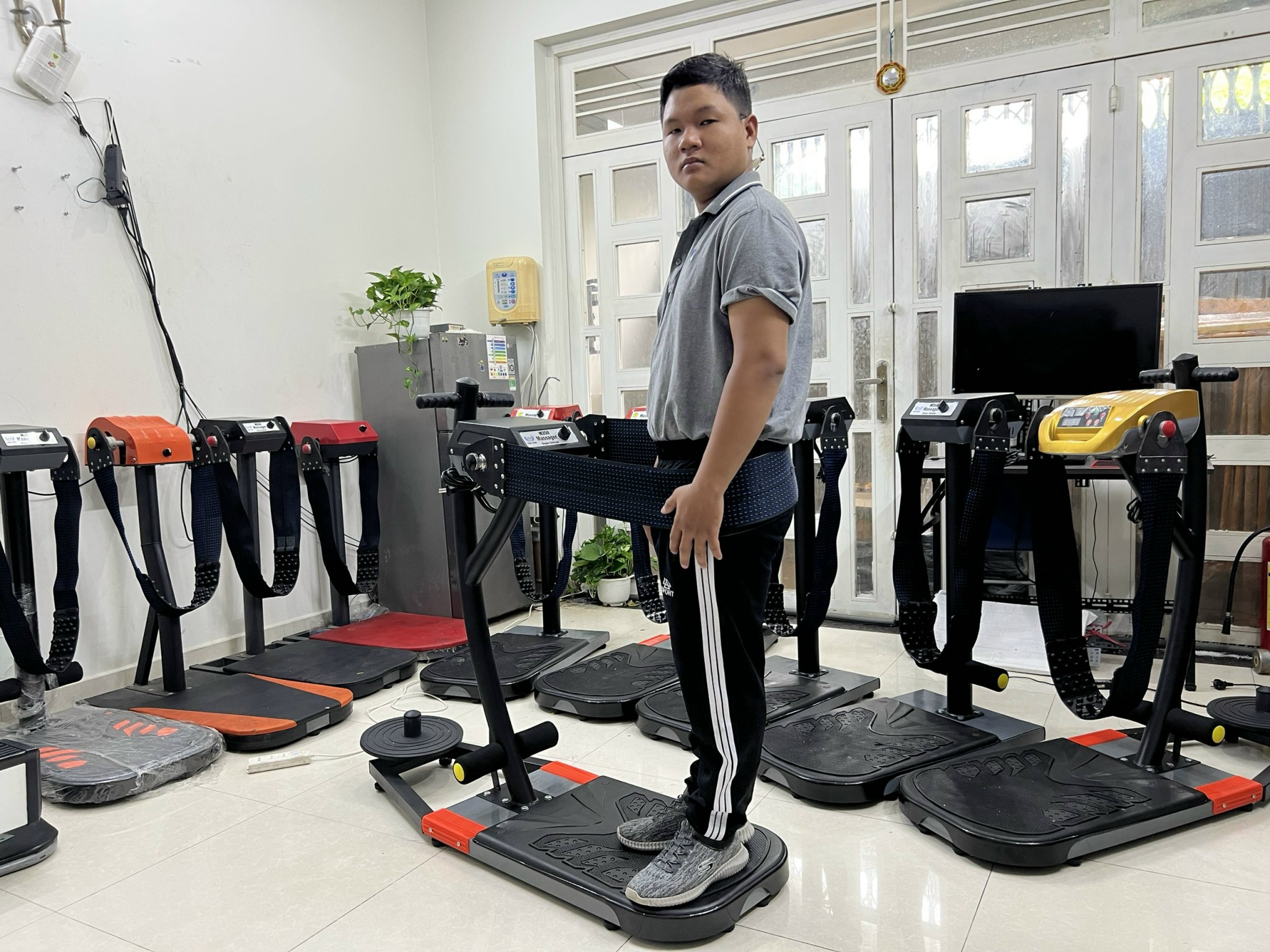 Đánh Bay Mỡ Thừa Với Máy Rung Bụng Đứng MBHGYM