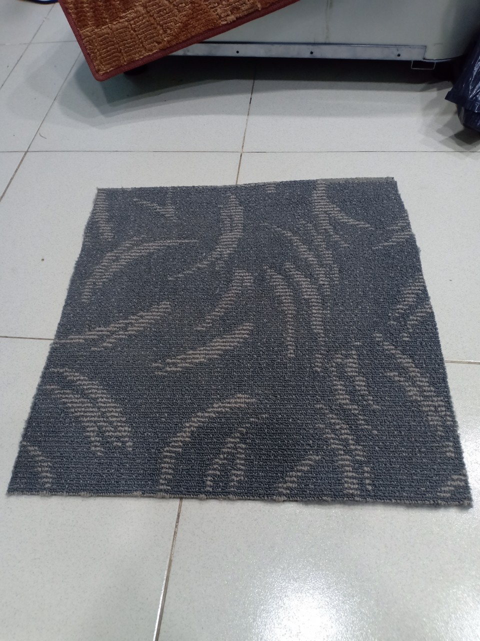 Thảm trải sàn cũ giá rẻ